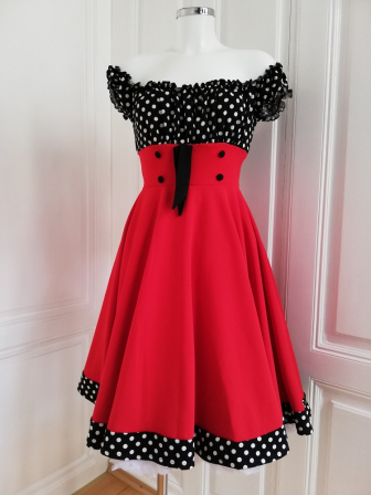 Swingkleid mit Polkadots
