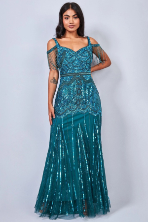 Aufwändige Handarbeit mit hochwertigen Glasperlen und Pailletten bestickt.