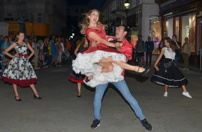 ...vorgeführt von Daniela Mackh Dancestudios...