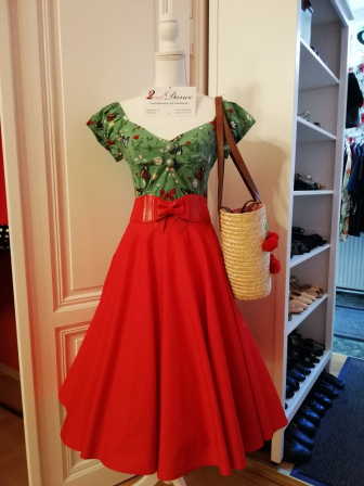 Roter Tellerrock mit Butterfly-Top