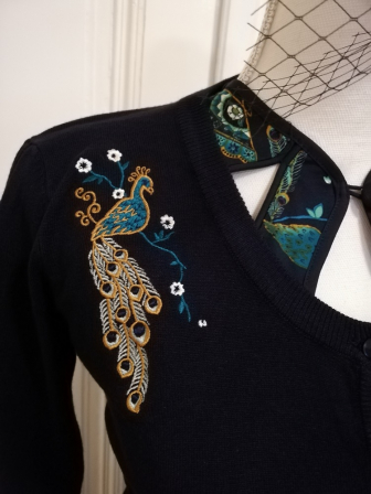 Passender Cardigan handbestickt