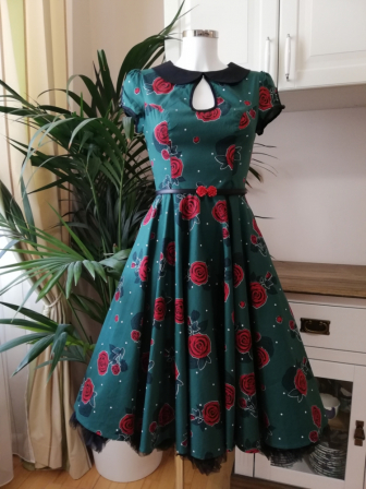 Swingkleid mit Schlüsselloch und Bubikragen🌹
