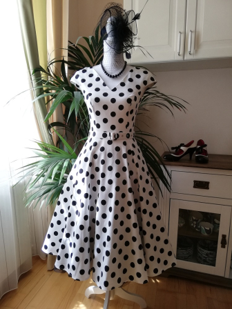 Swingkleid in White/Black mit Polka Dots