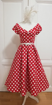 NEU! Offshoulder Kleid mit Polkadots Gr.34-40