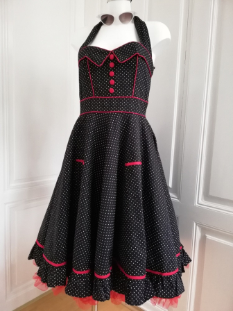 Neckholderkleid mit Polkadots🔴